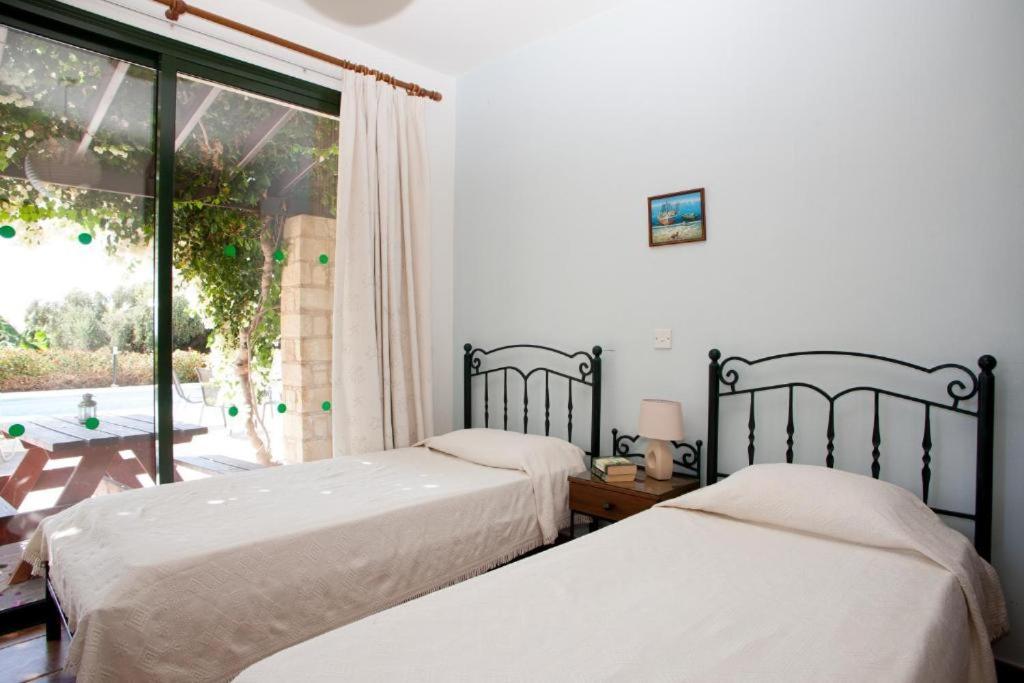 Banana Sunset Villas Paphos Exterior photo