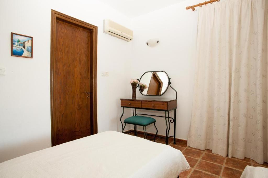 Banana Sunset Villas Paphos Exterior photo