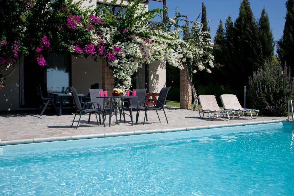 Banana Sunset Villas Paphos Exterior photo