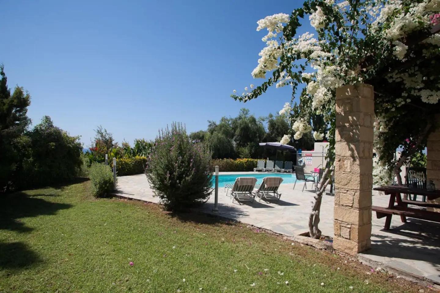 Banana Sunset Villas Paphos Exterior photo
